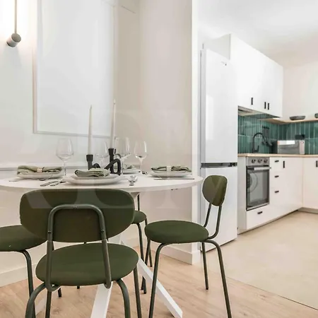 Apartment Peaceful Retreat Near The Historic Center By Rems Malaga